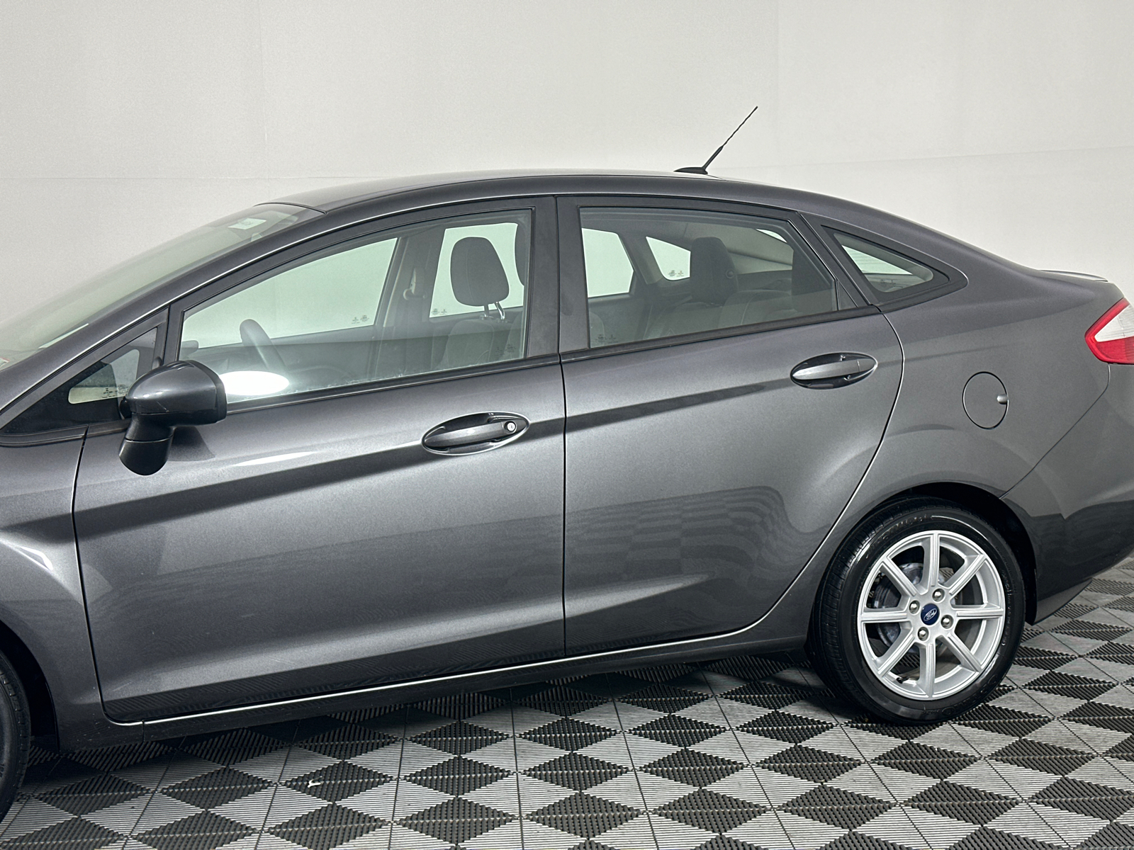 2019 Ford Fiesta SE 10