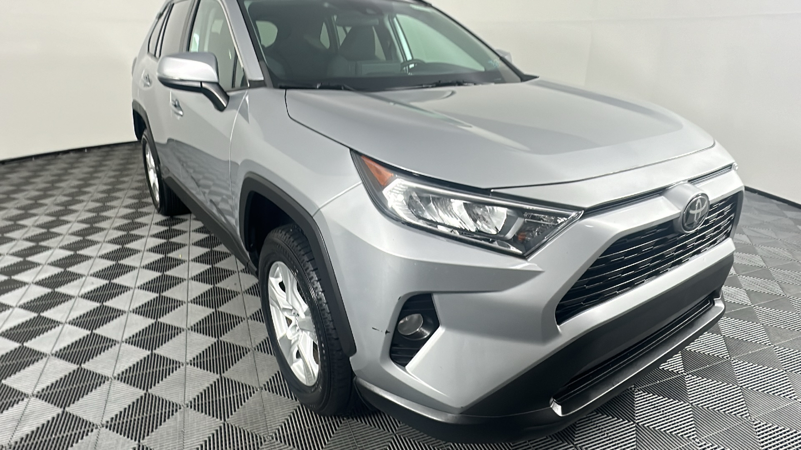 2021 Toyota RAV4 XLE 2