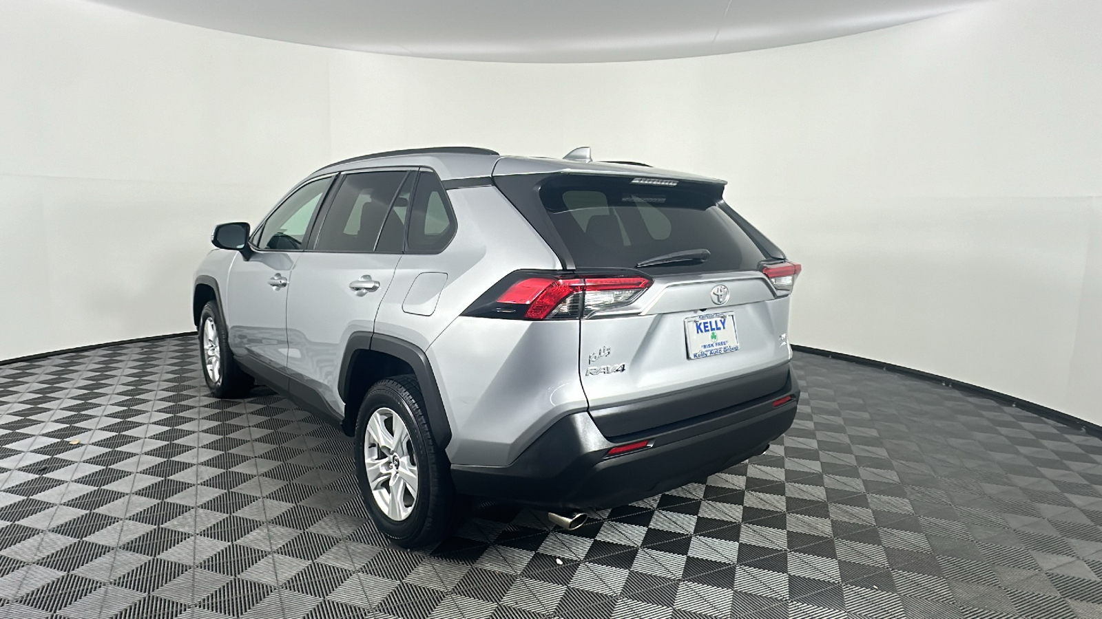 2021 Toyota RAV4 XLE 10