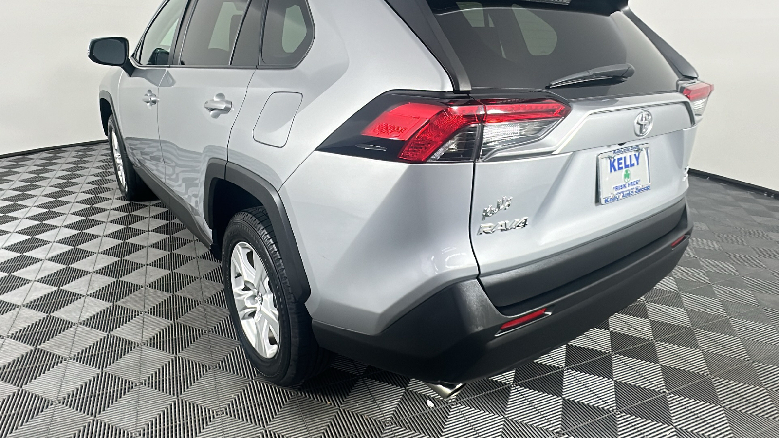 2021 Toyota RAV4 XLE 11