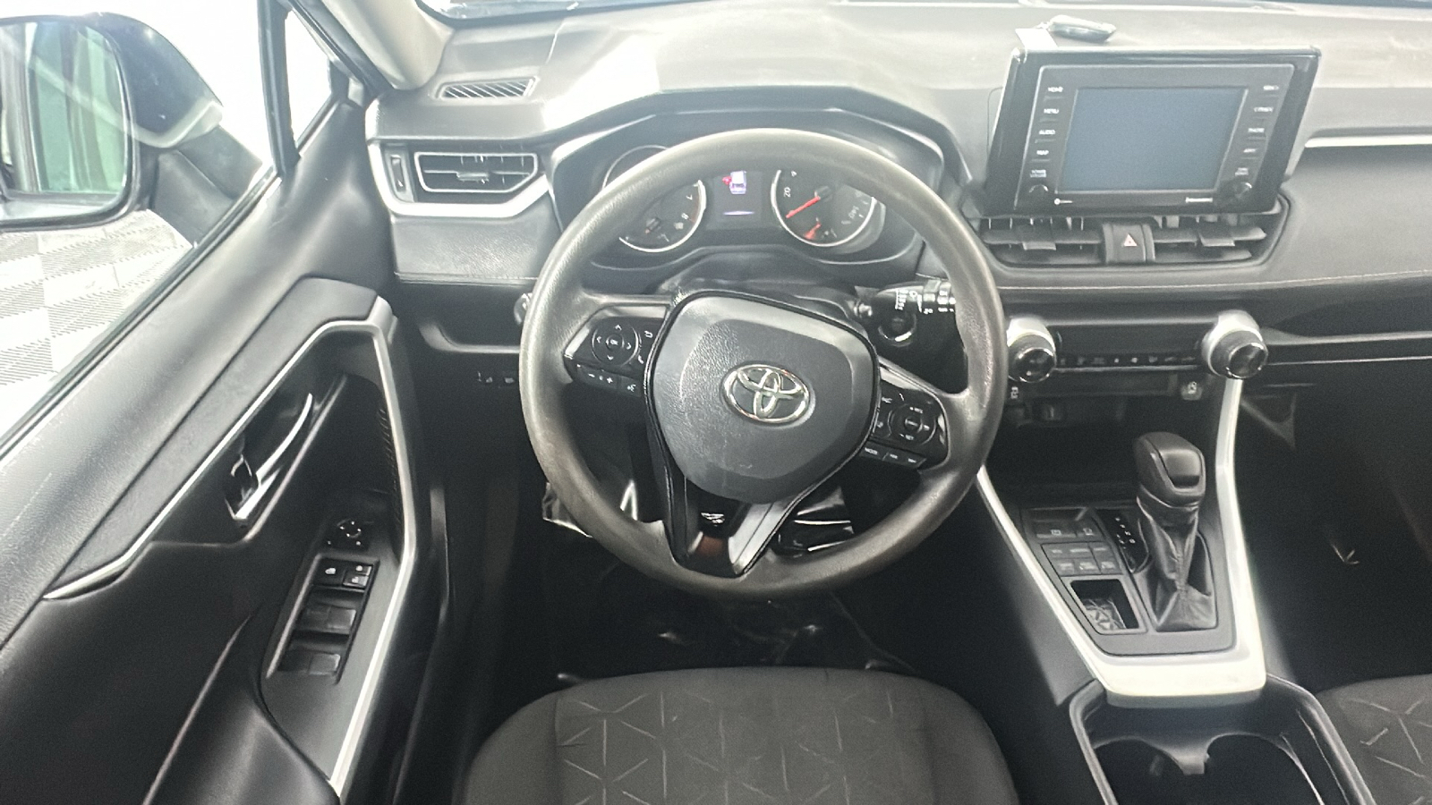 2021 Toyota RAV4 XLE 26