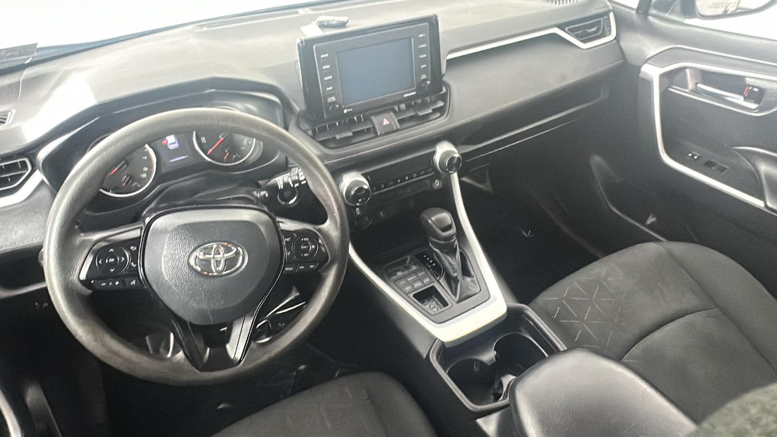 2021 Toyota RAV4 XLE 27