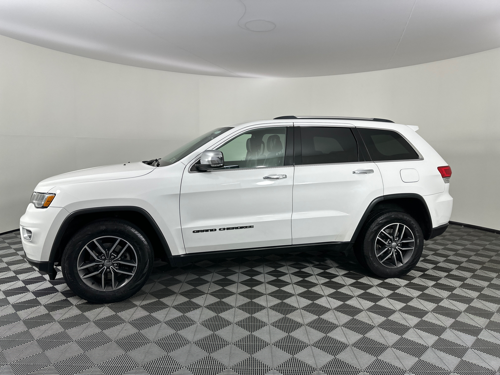 2017 Jeep Grand Cherokee Limited 9