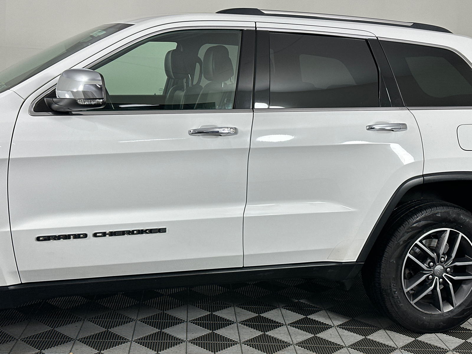 2017 Jeep Grand Cherokee Limited 10