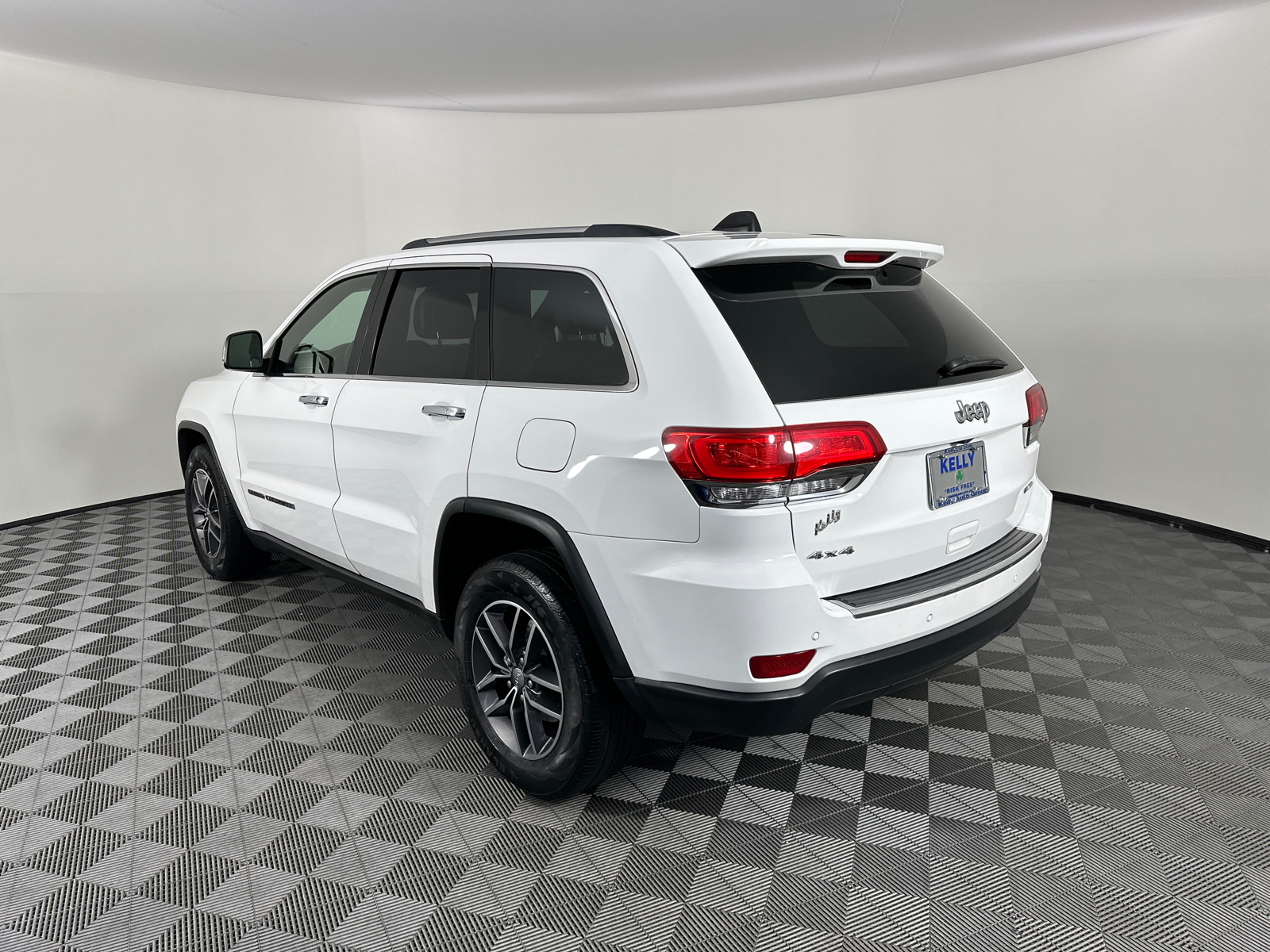 2017 Jeep Grand Cherokee Limited 11