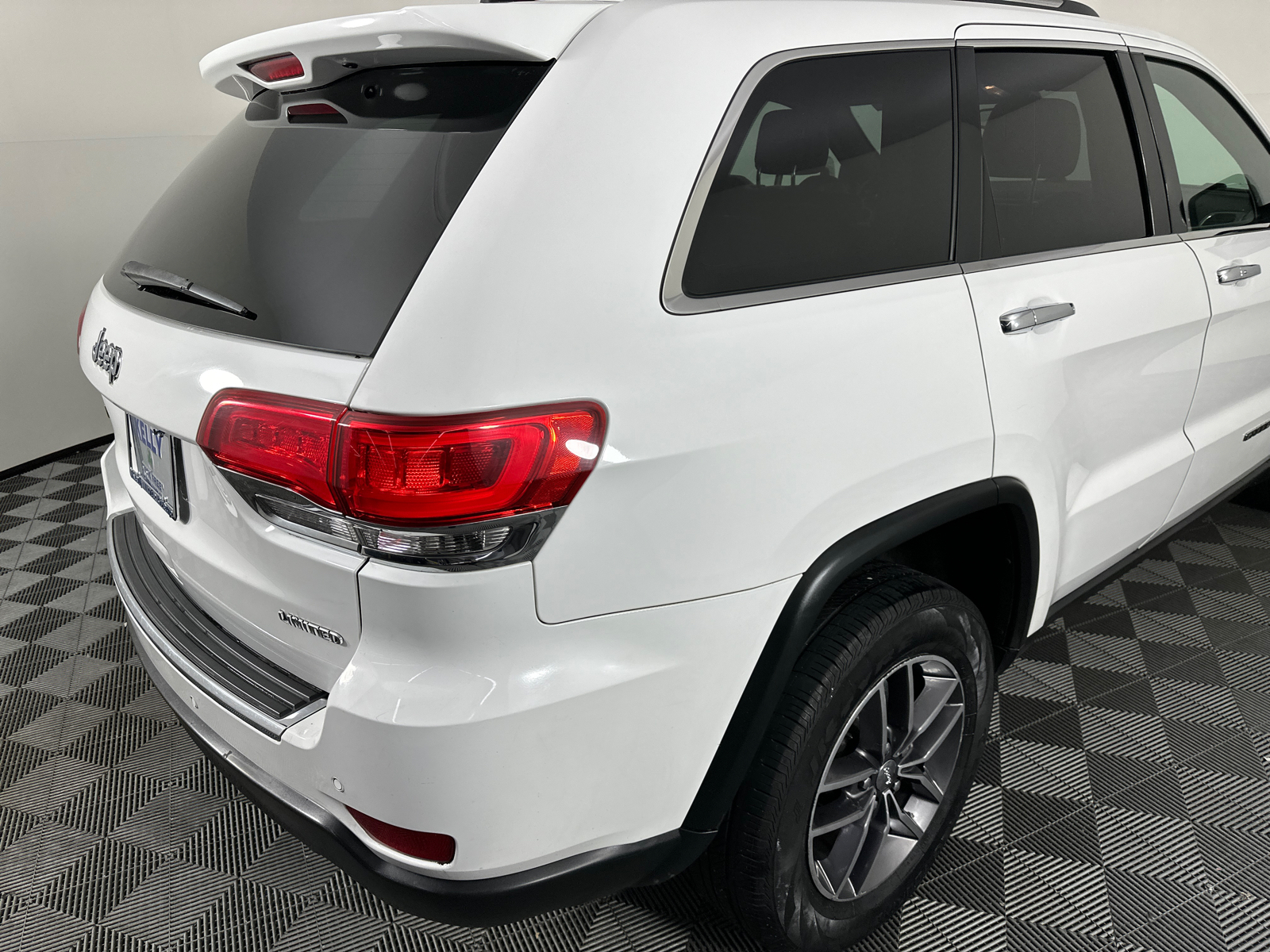 2017 Jeep Grand Cherokee Limited 19