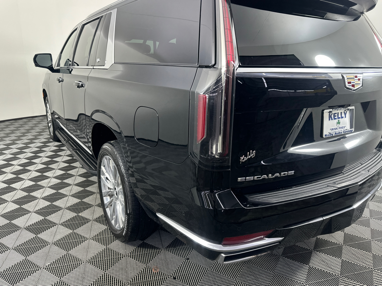 2023 Cadillac Escalade ESV Premium 11