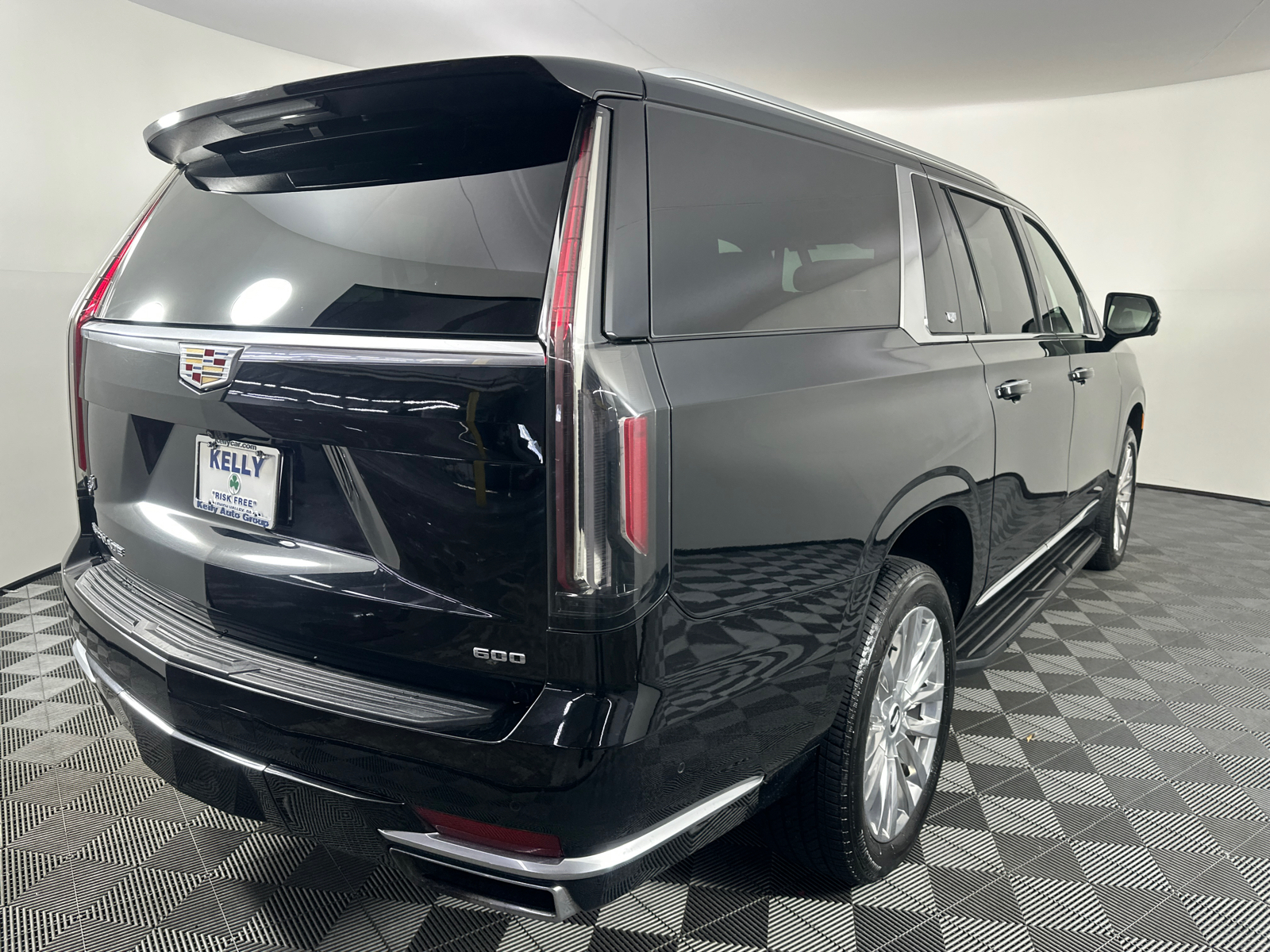 2023 Cadillac Escalade ESV Premium 18