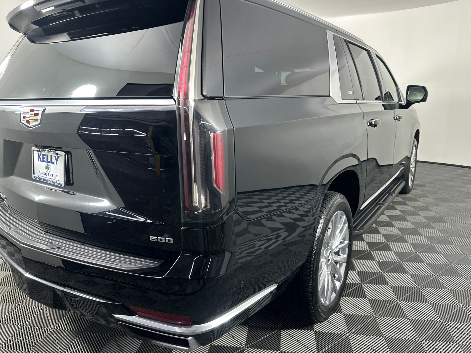 2023 Cadillac Escalade ESV Premium 19