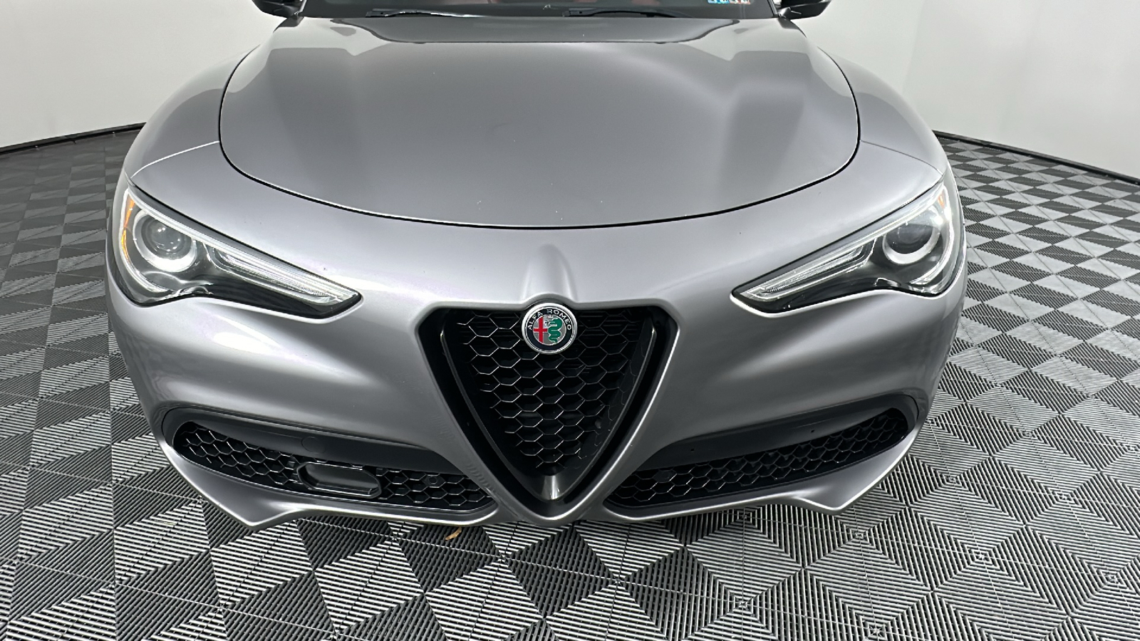 2019 Alfa Romeo Stelvio Ti Sport 5