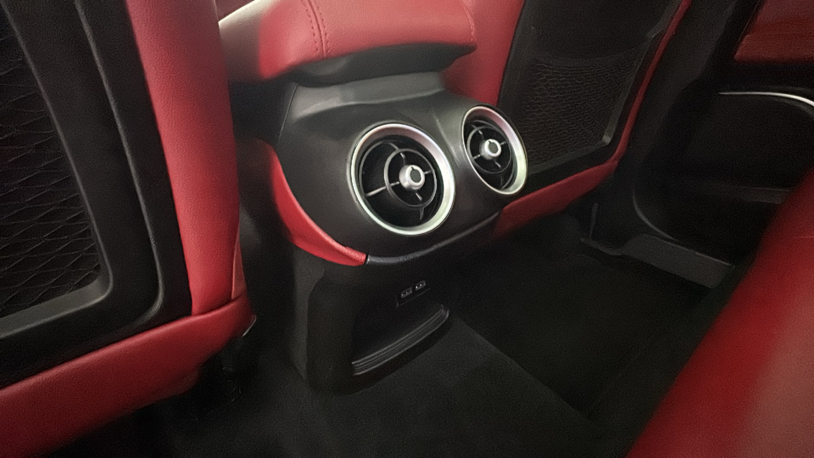 2019 Alfa Romeo Stelvio Ti Sport 29