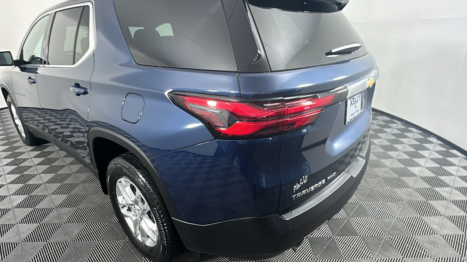 2023 Chevrolet Traverse LS 12