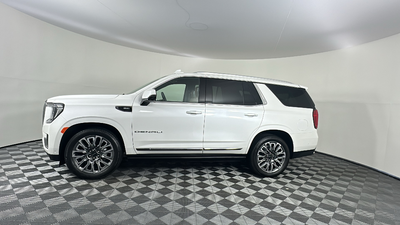 2024 GMC Yukon Denali Ultimate 9