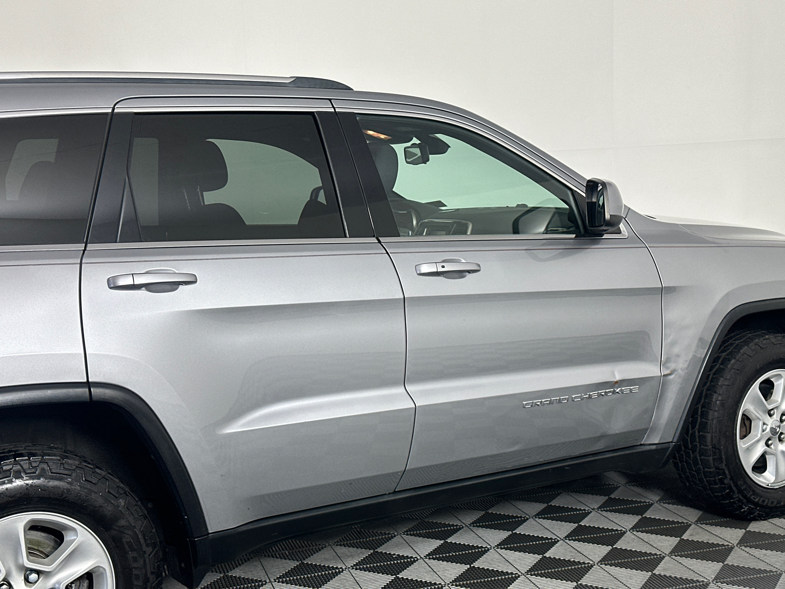 2015 Jeep Grand Cherokee Laredo 23