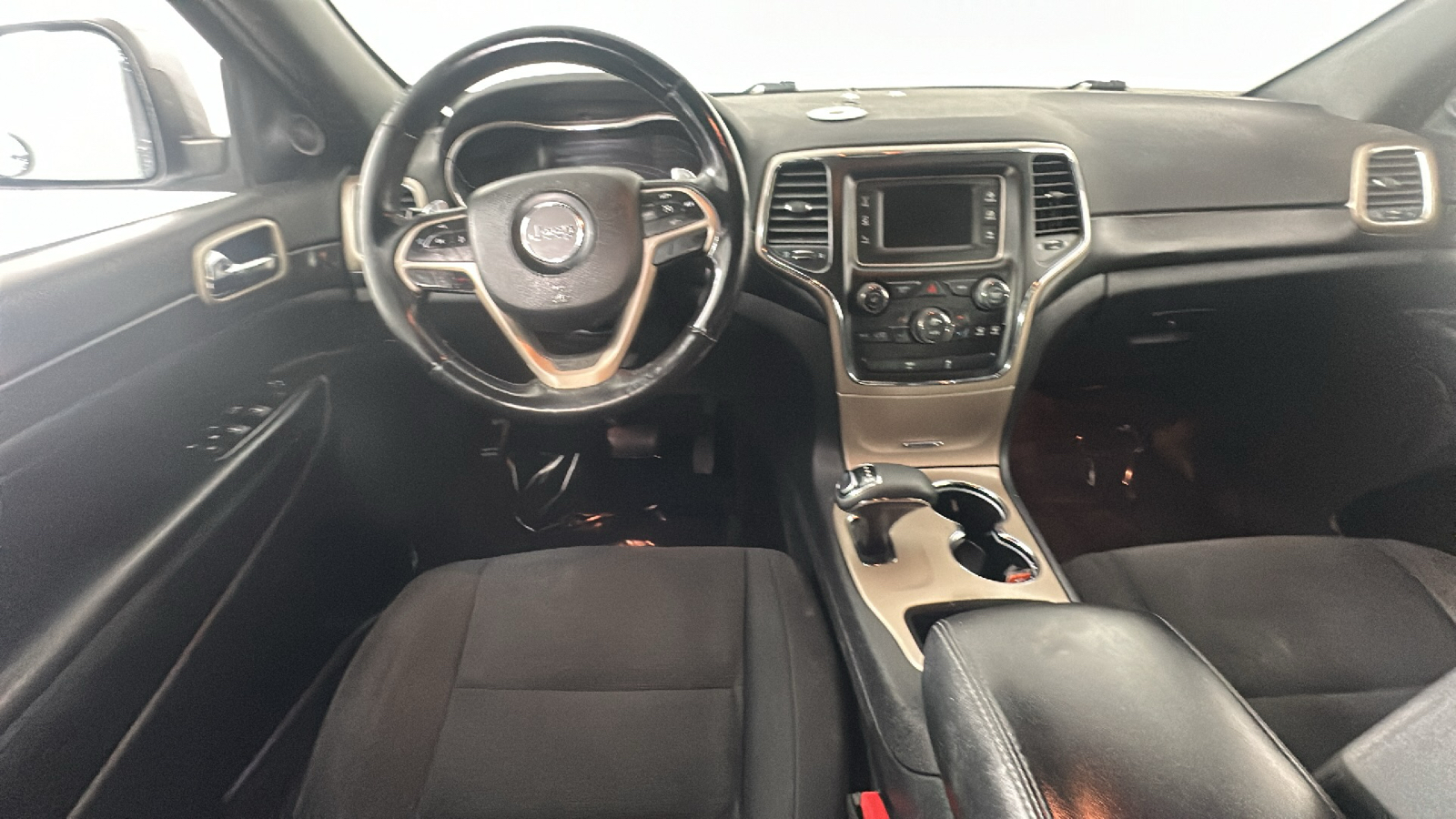 2015 Jeep Grand Cherokee Laredo 29