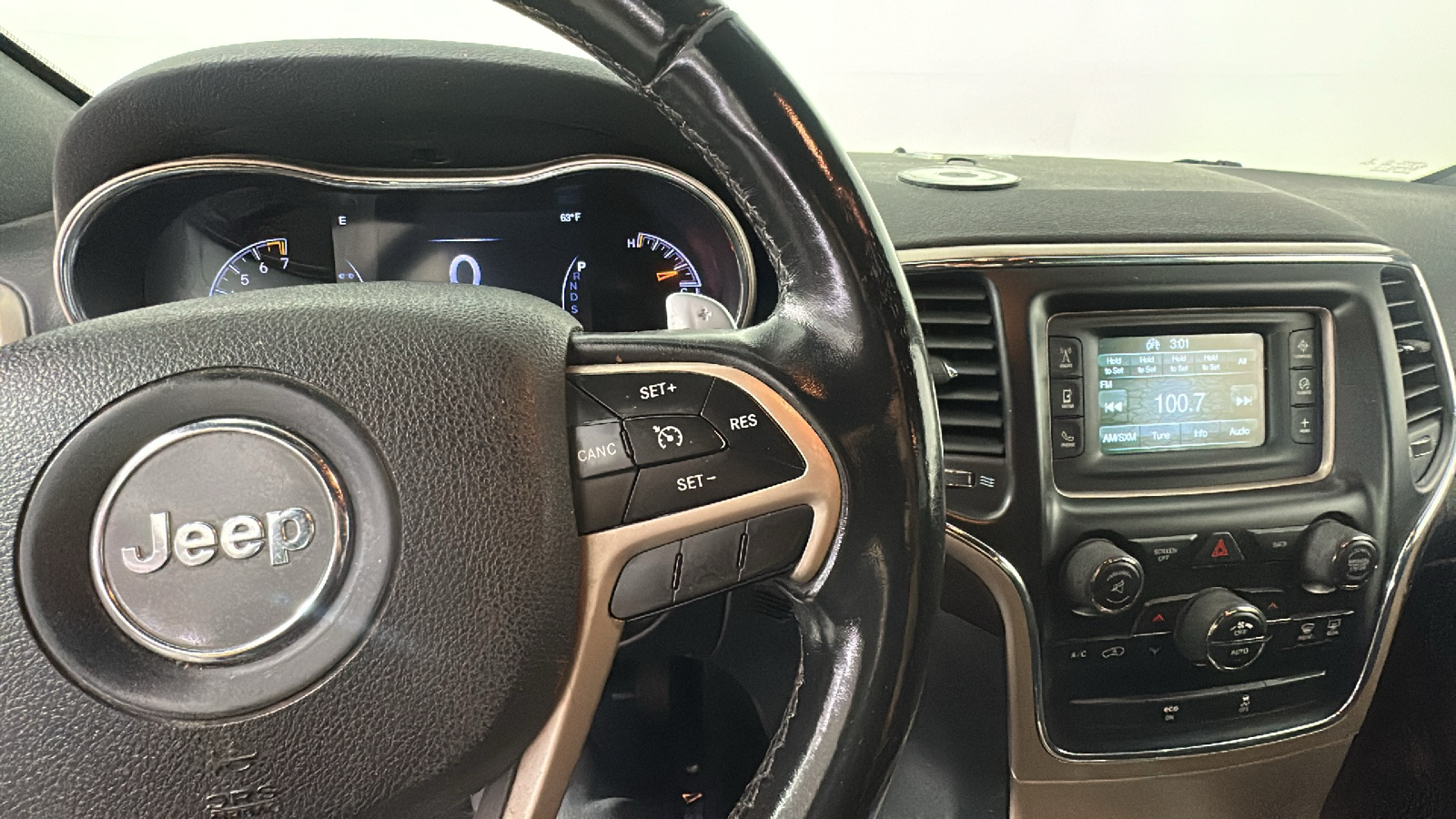 2015 Jeep Grand Cherokee Laredo 38