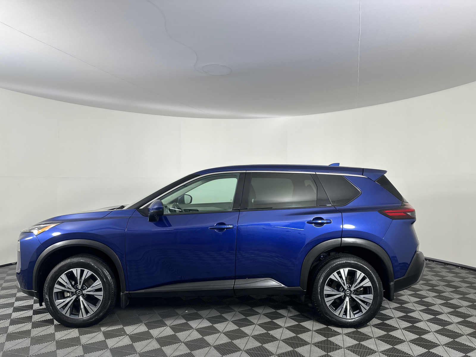 2021 Nissan Rogue SV 9