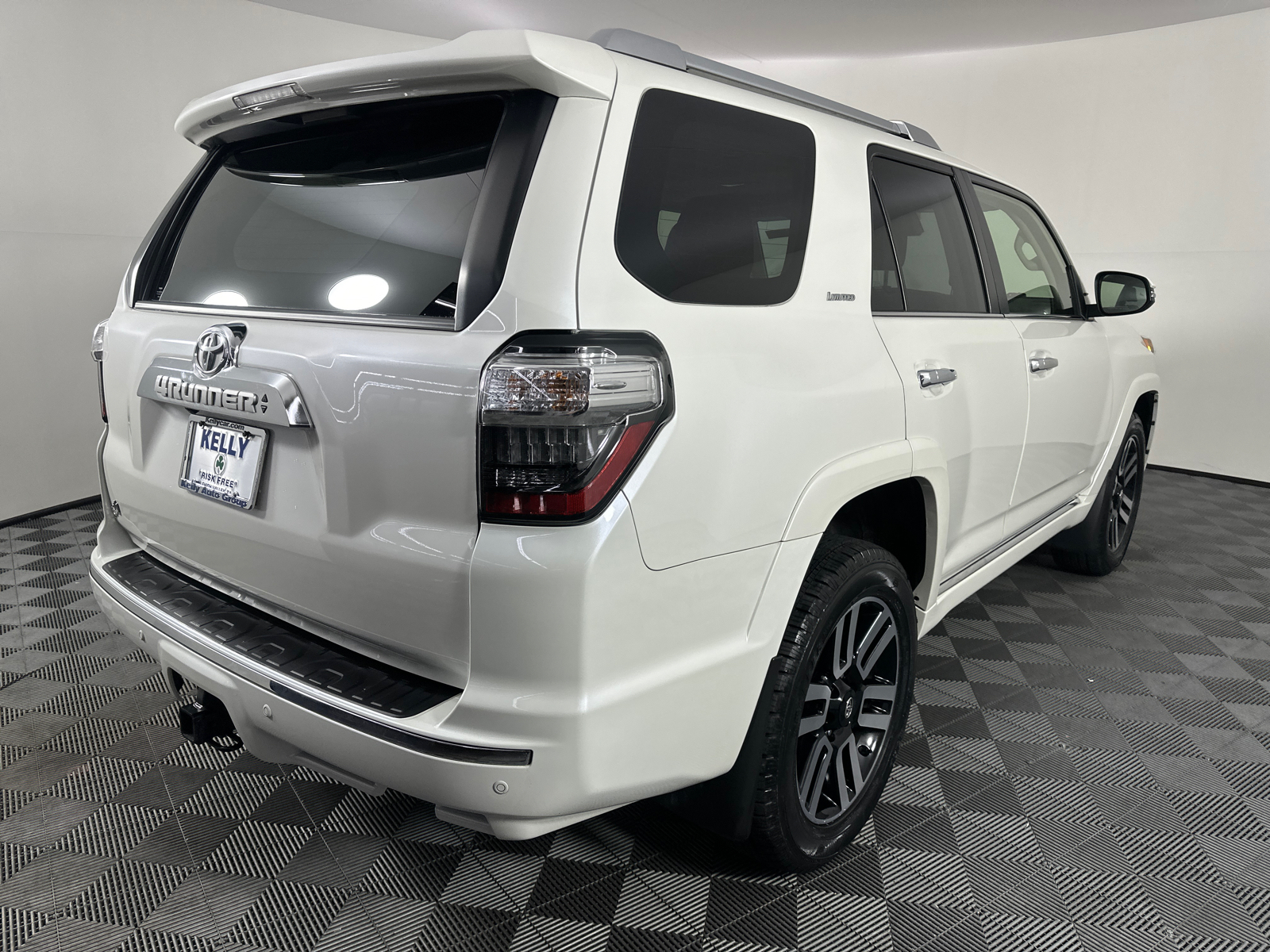 2022 Toyota 4Runner Limited 17