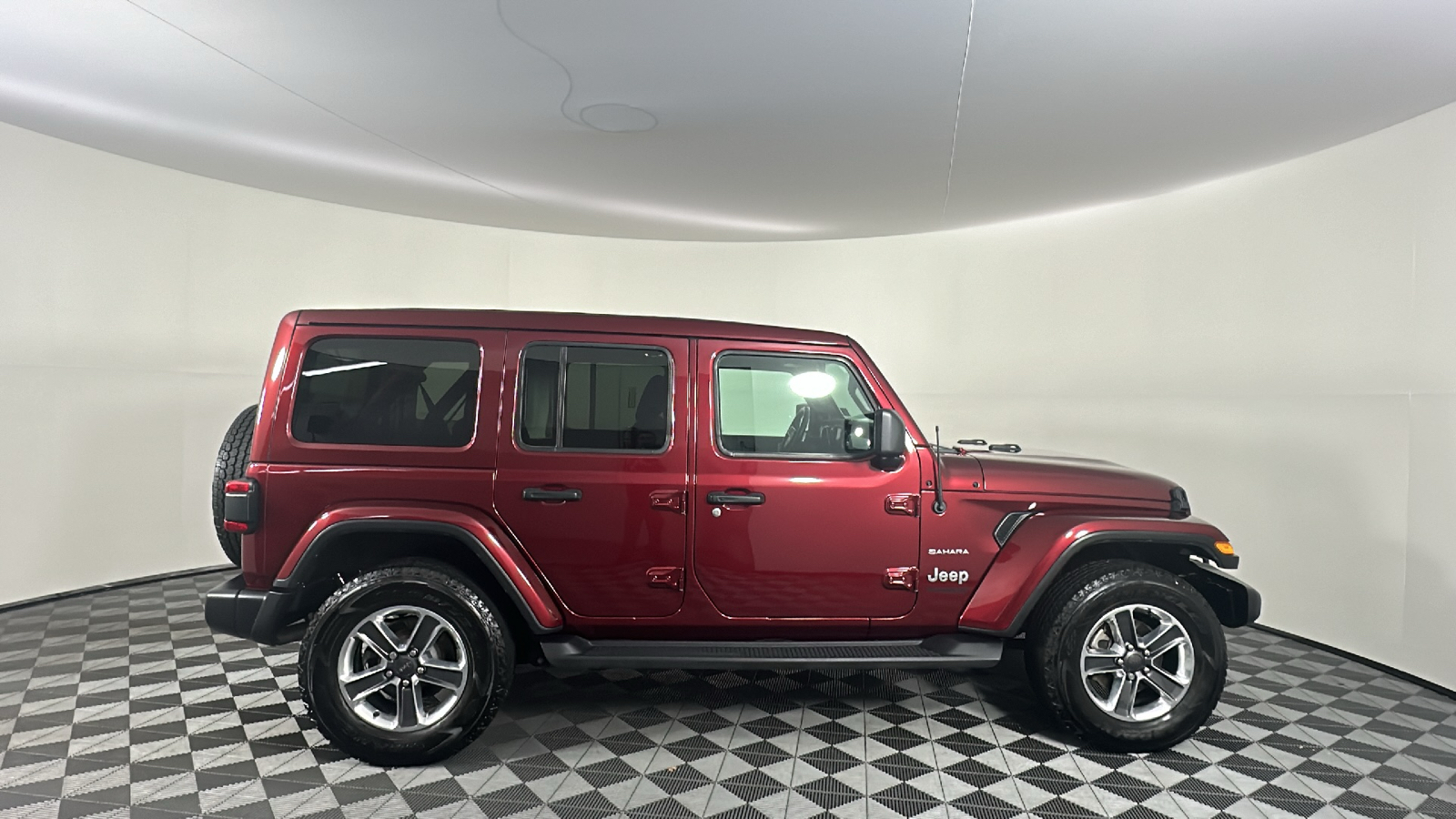 2021 Jeep Wrangler Unlimited Sahara 18