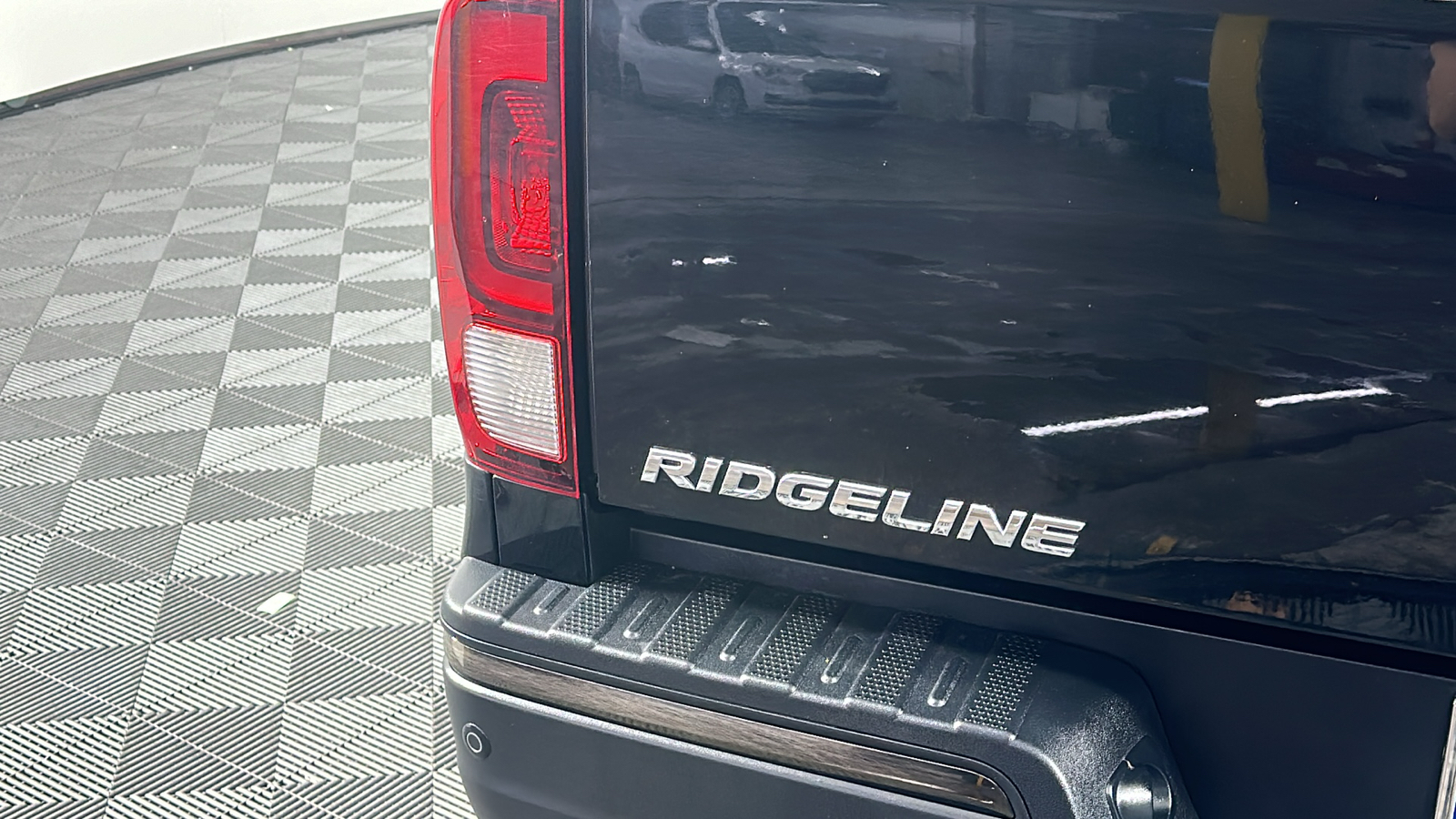 2017 Honda Ridgeline Black Edition 16