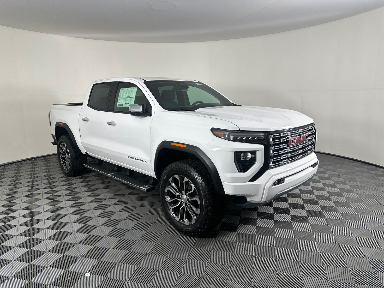 2024 GMC Canyon Denali 1