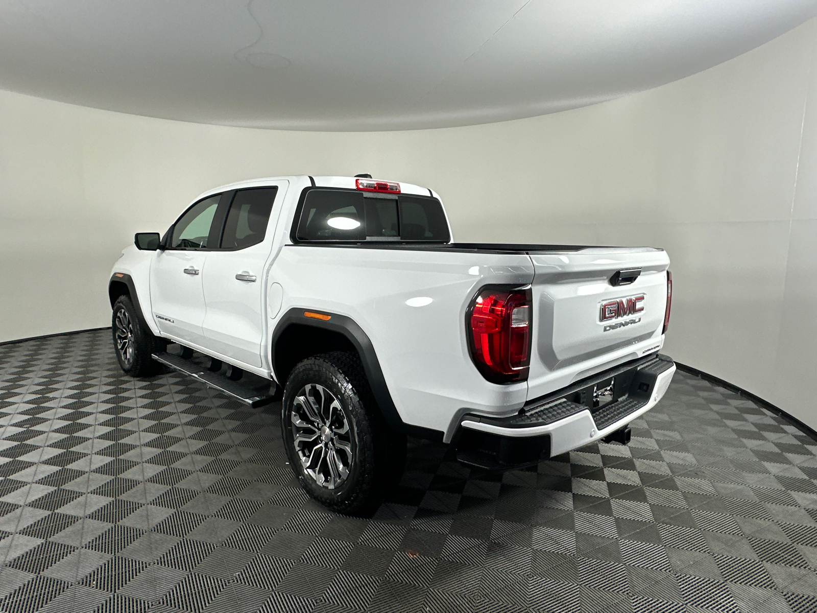 2024 GMC Canyon Denali 9