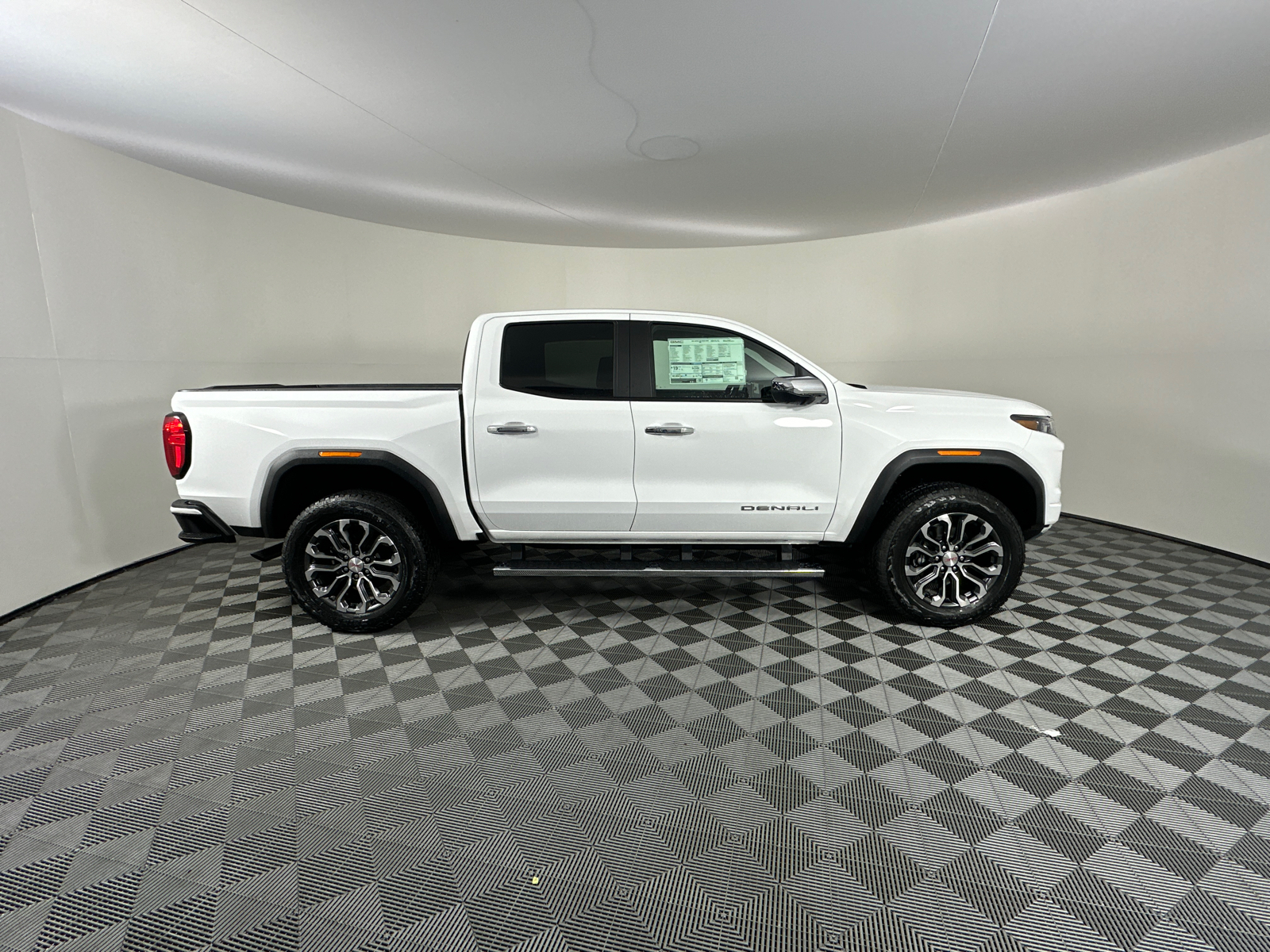 2024 GMC Canyon Denali 18