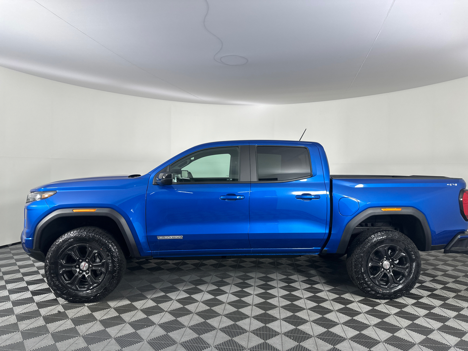 2024 GMC Canyon Elevation 9