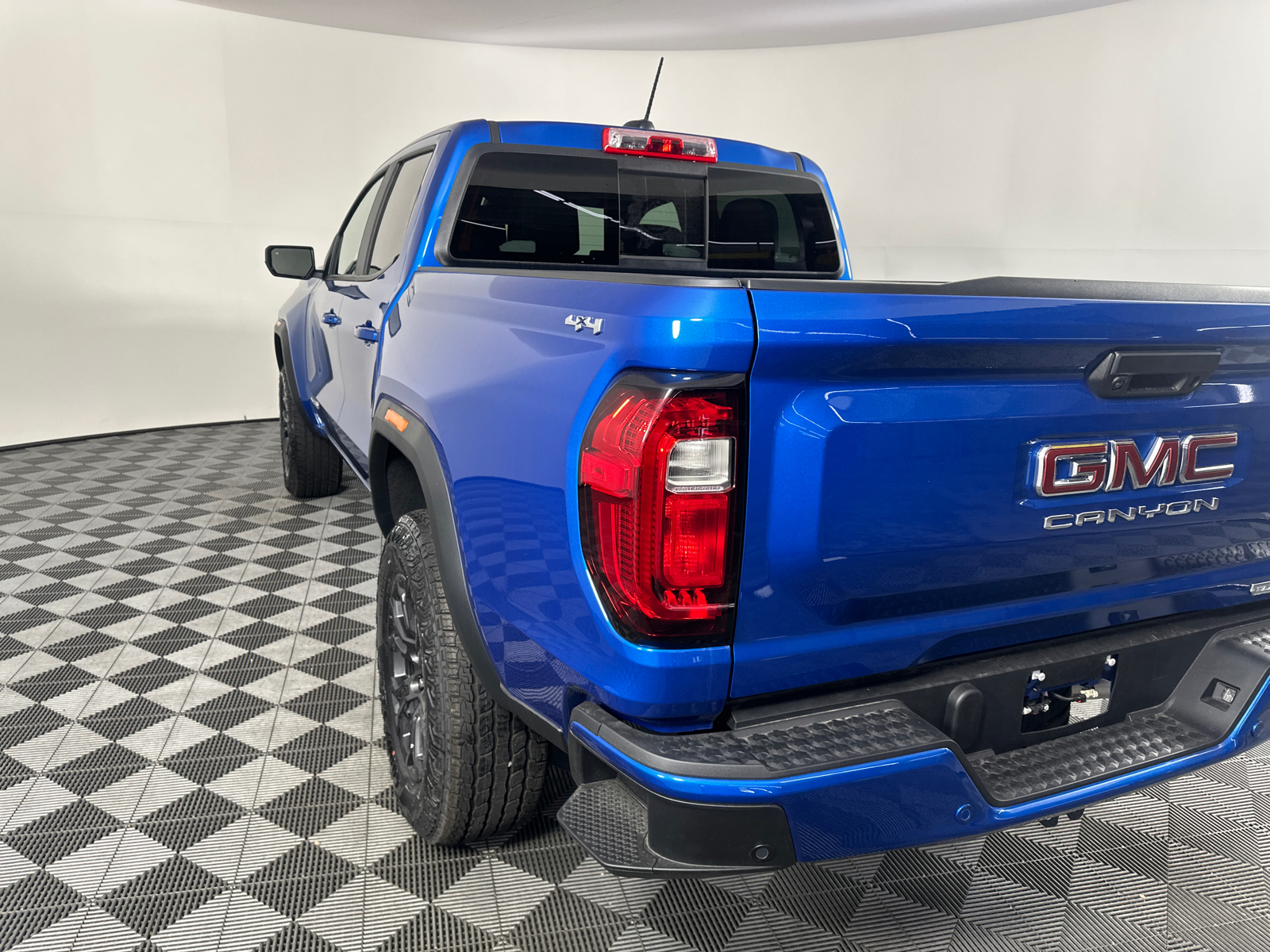 2024 GMC Canyon Elevation 10