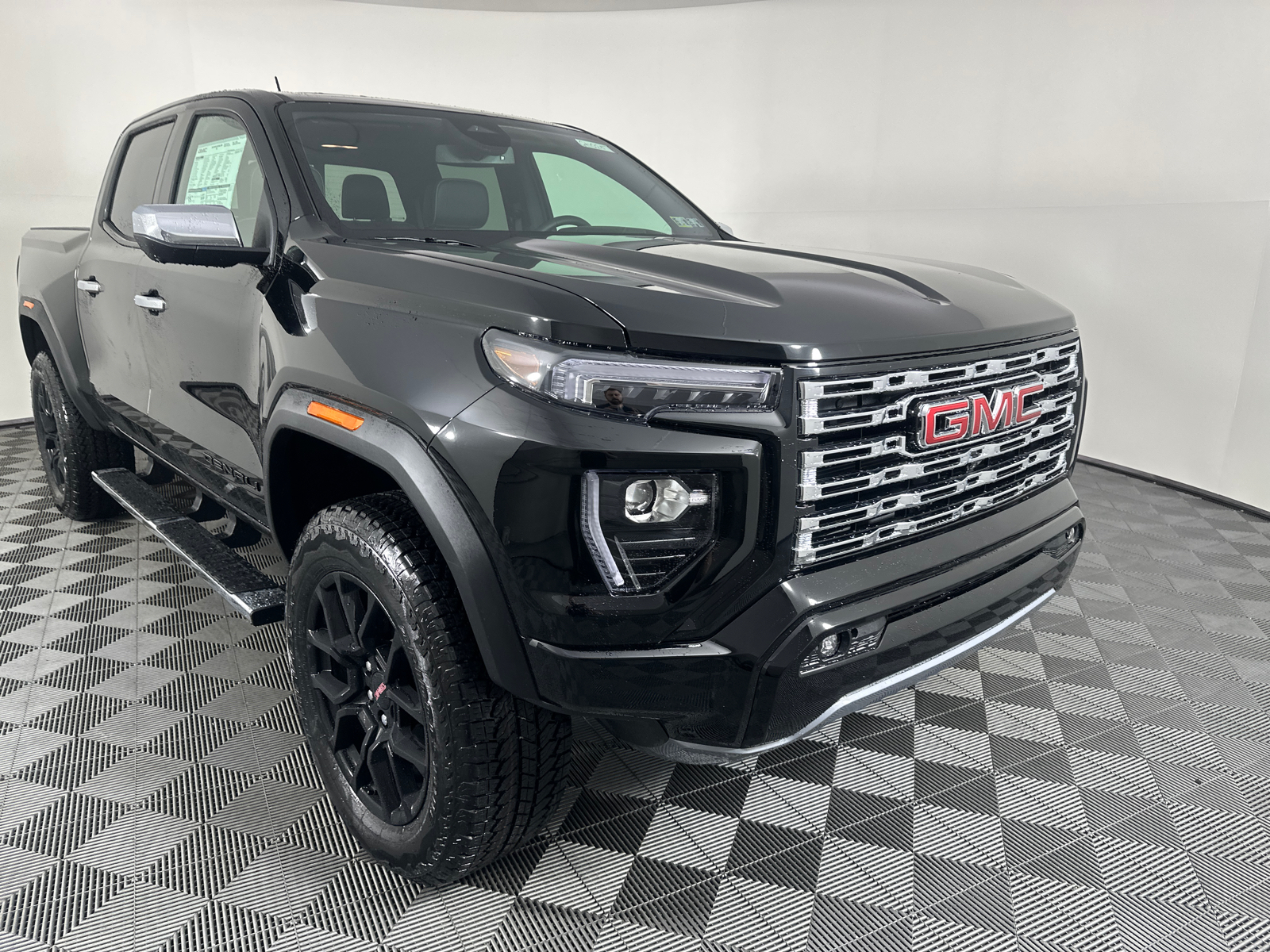 2024 GMC Canyon Denali 2