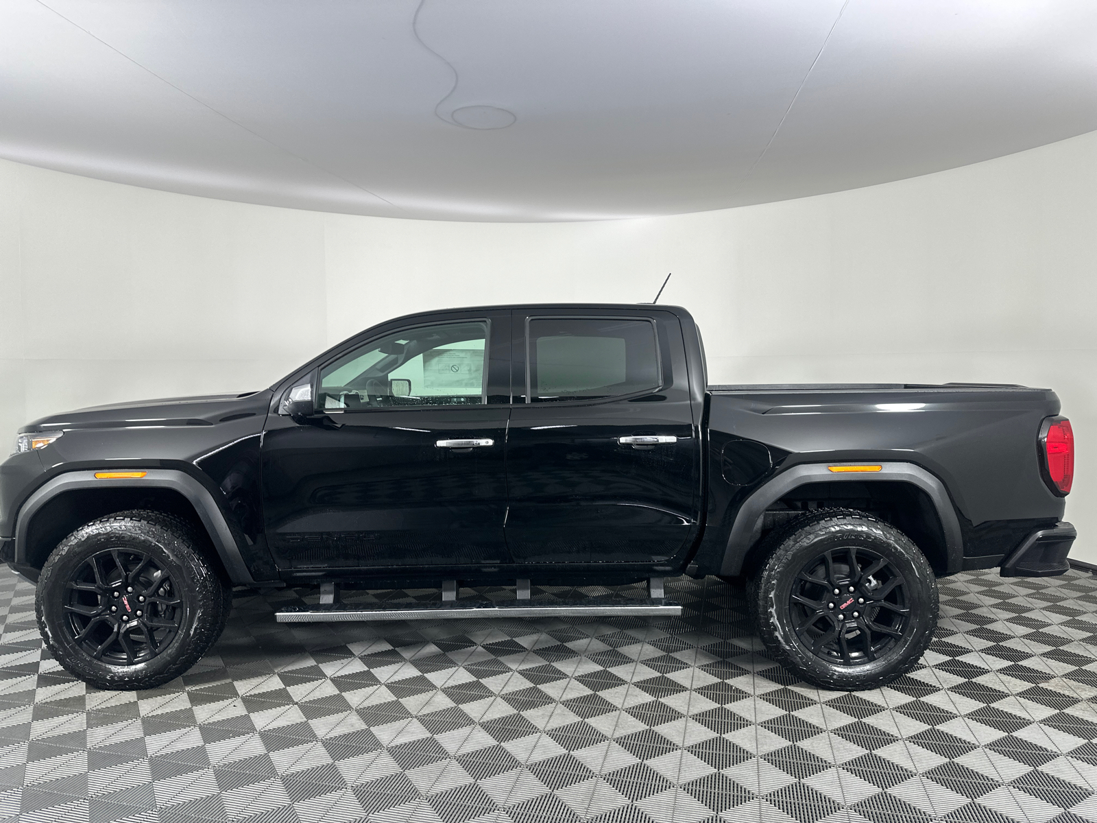 2024 GMC Canyon Denali 9