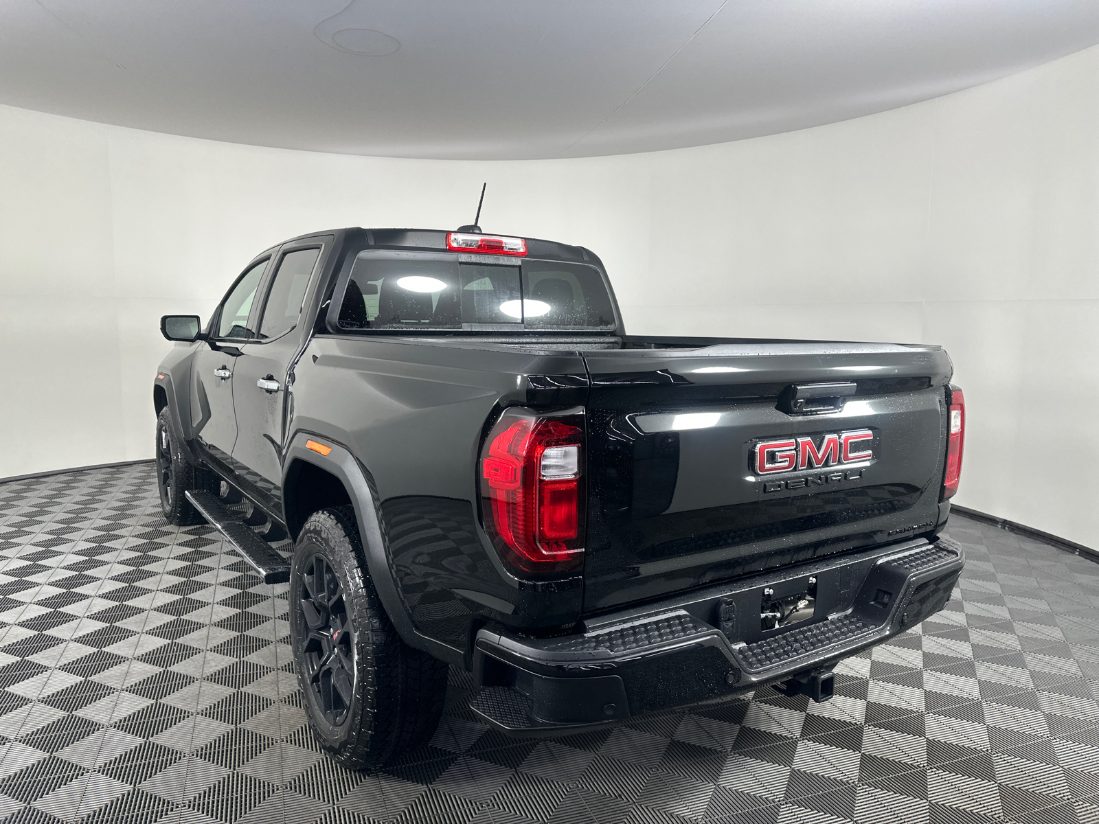 2024 GMC Canyon Denali 10