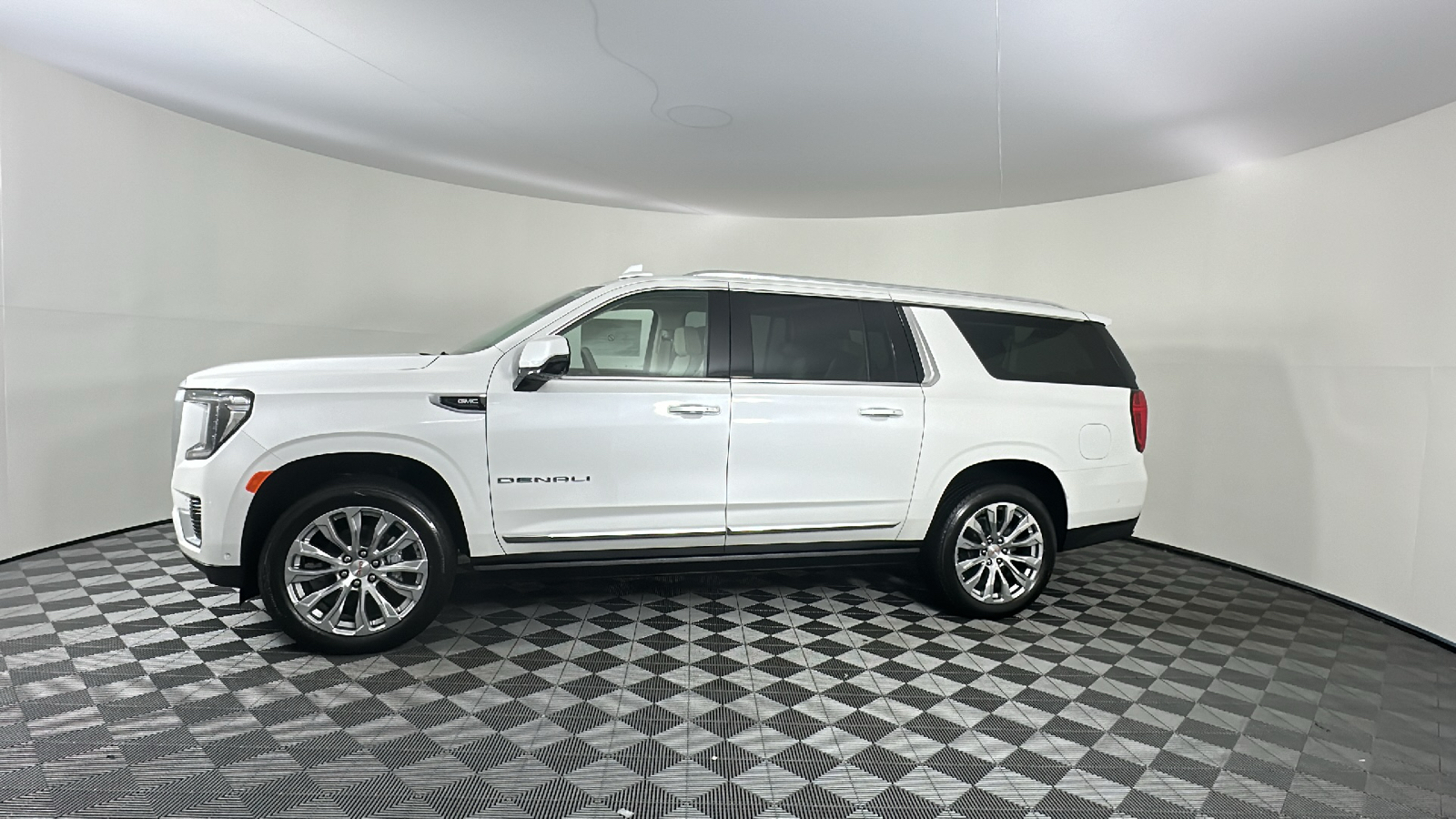 2024 GMC Yukon XL Denali 9