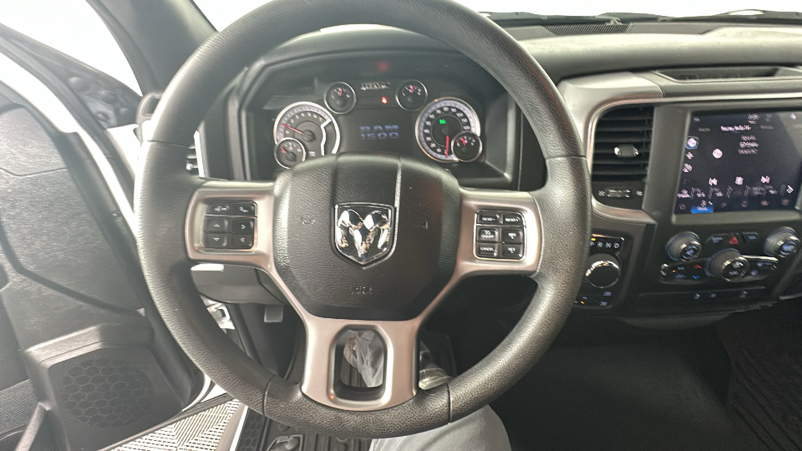 2022 Ram 1500 Classic Warlock 32