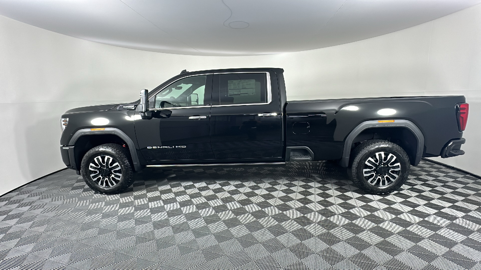 2024 GMC Sierra 3500HD Denali Ultimate 10