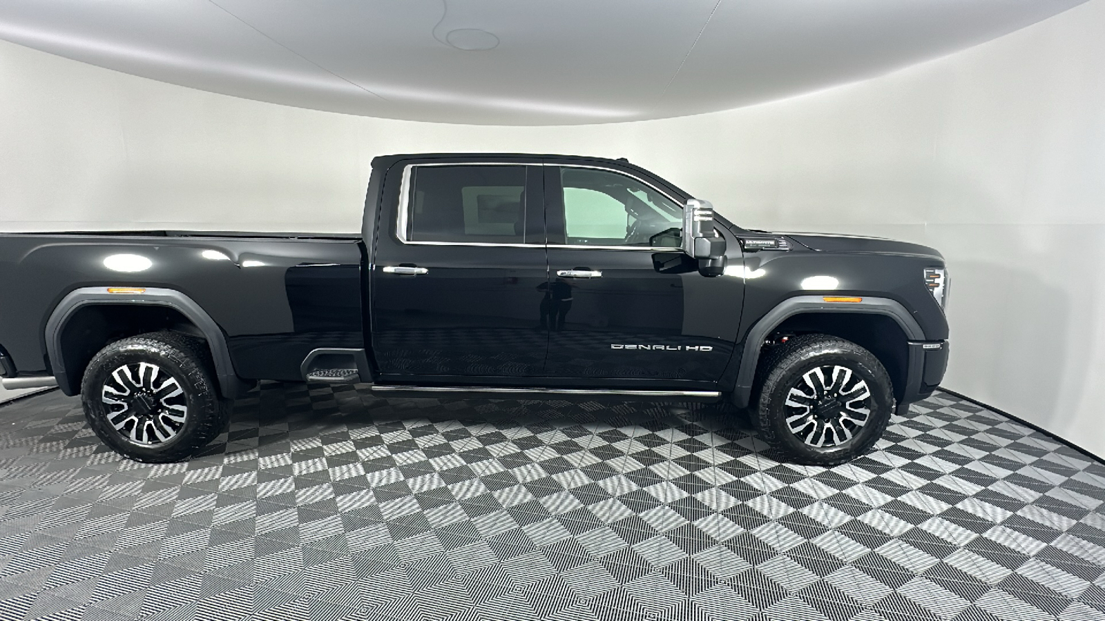 2024 GMC Sierra 3500HD Denali Ultimate 23