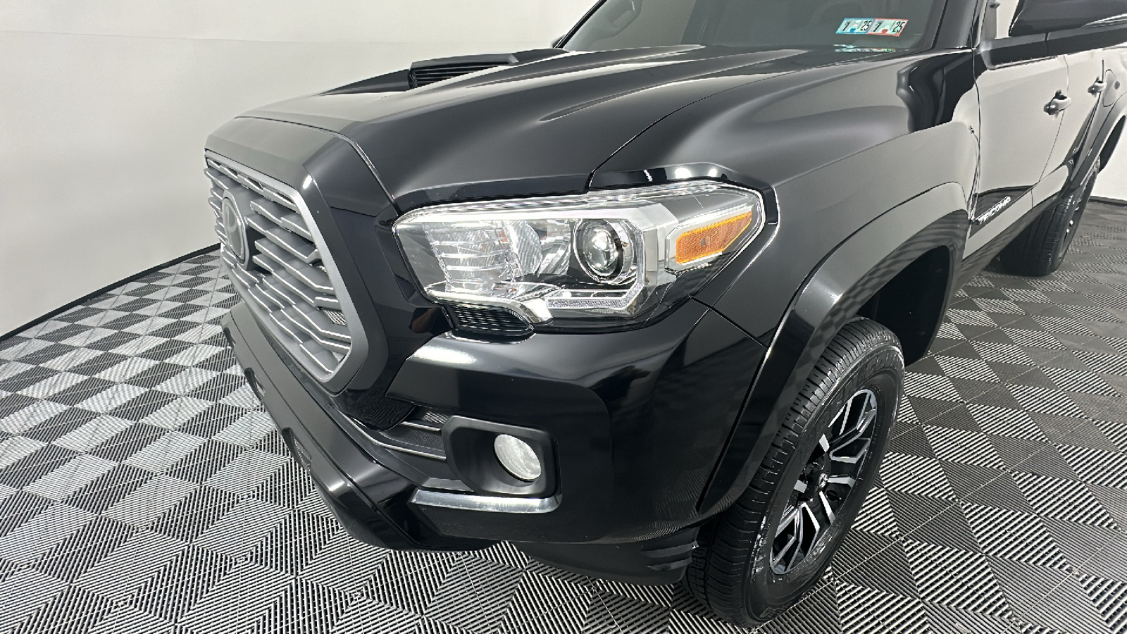 2021 Toyota Tacoma SR V6 8