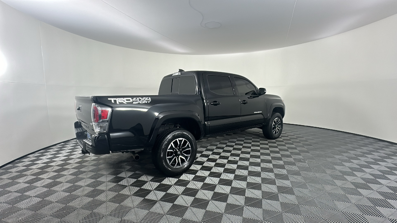 2021 Toyota Tacoma SR V6 17