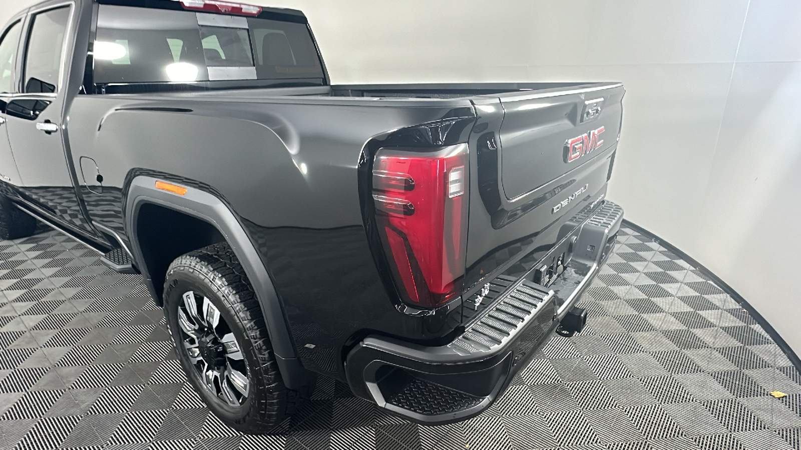 2024 GMC Sierra 2500HD Denali 12