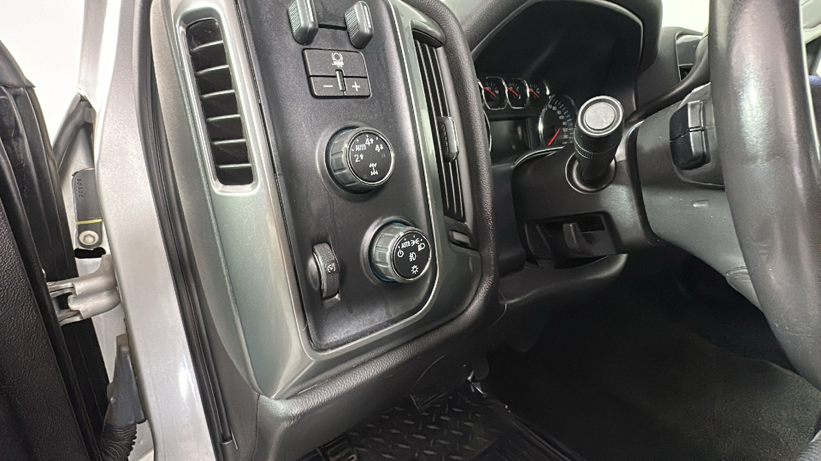 2015 Chevrolet Silverado 1500 LT 34