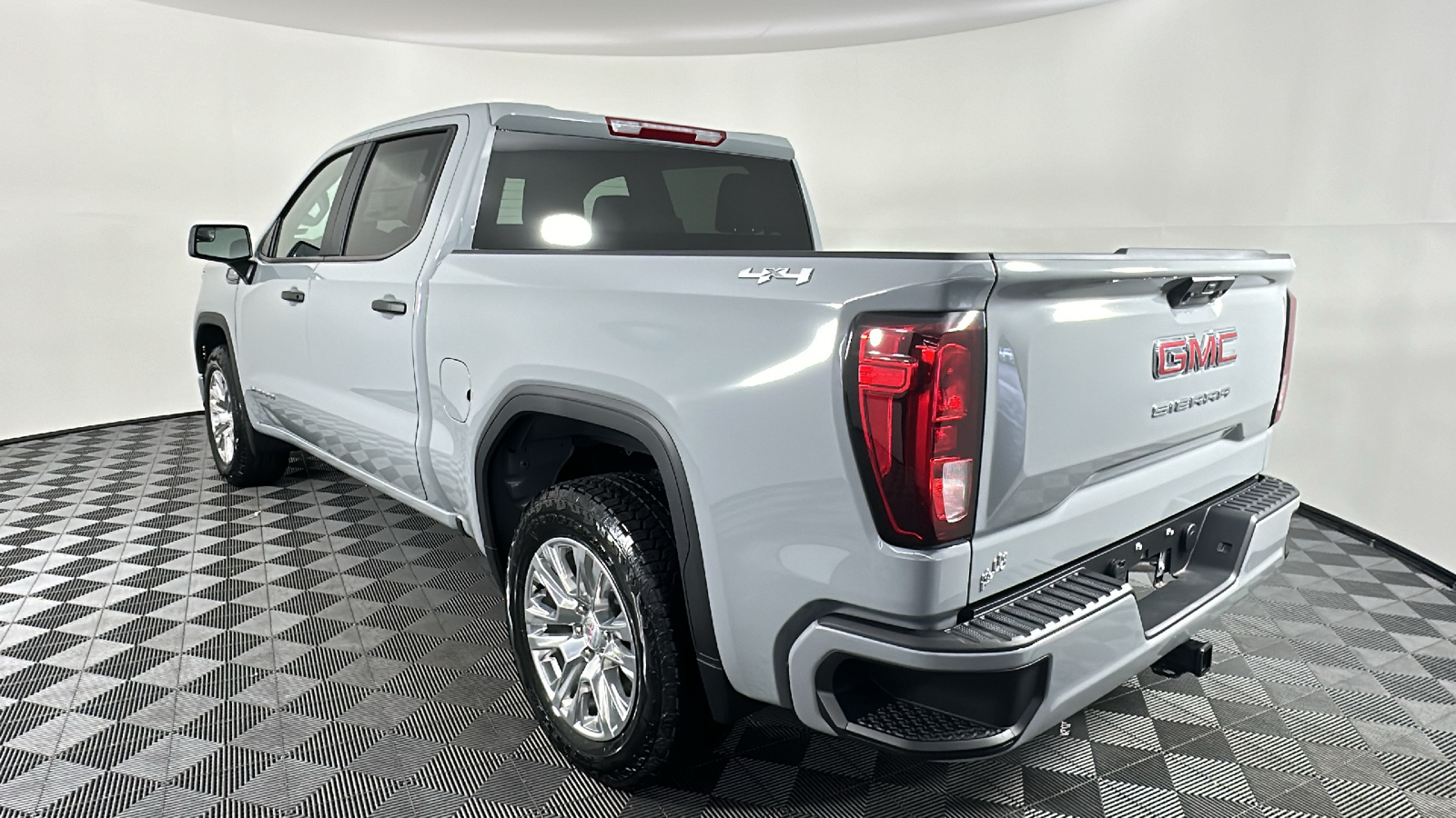 2024 GMC Sierra 1500 Pro 12