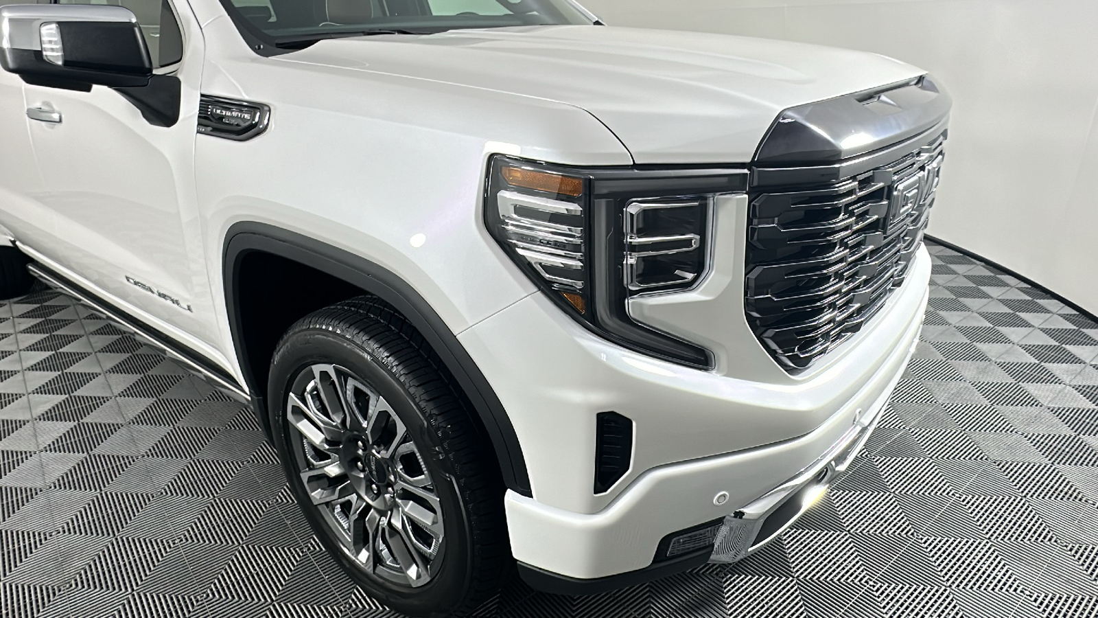 2024 GMC Sierra 1500 Denali Ultimate 2