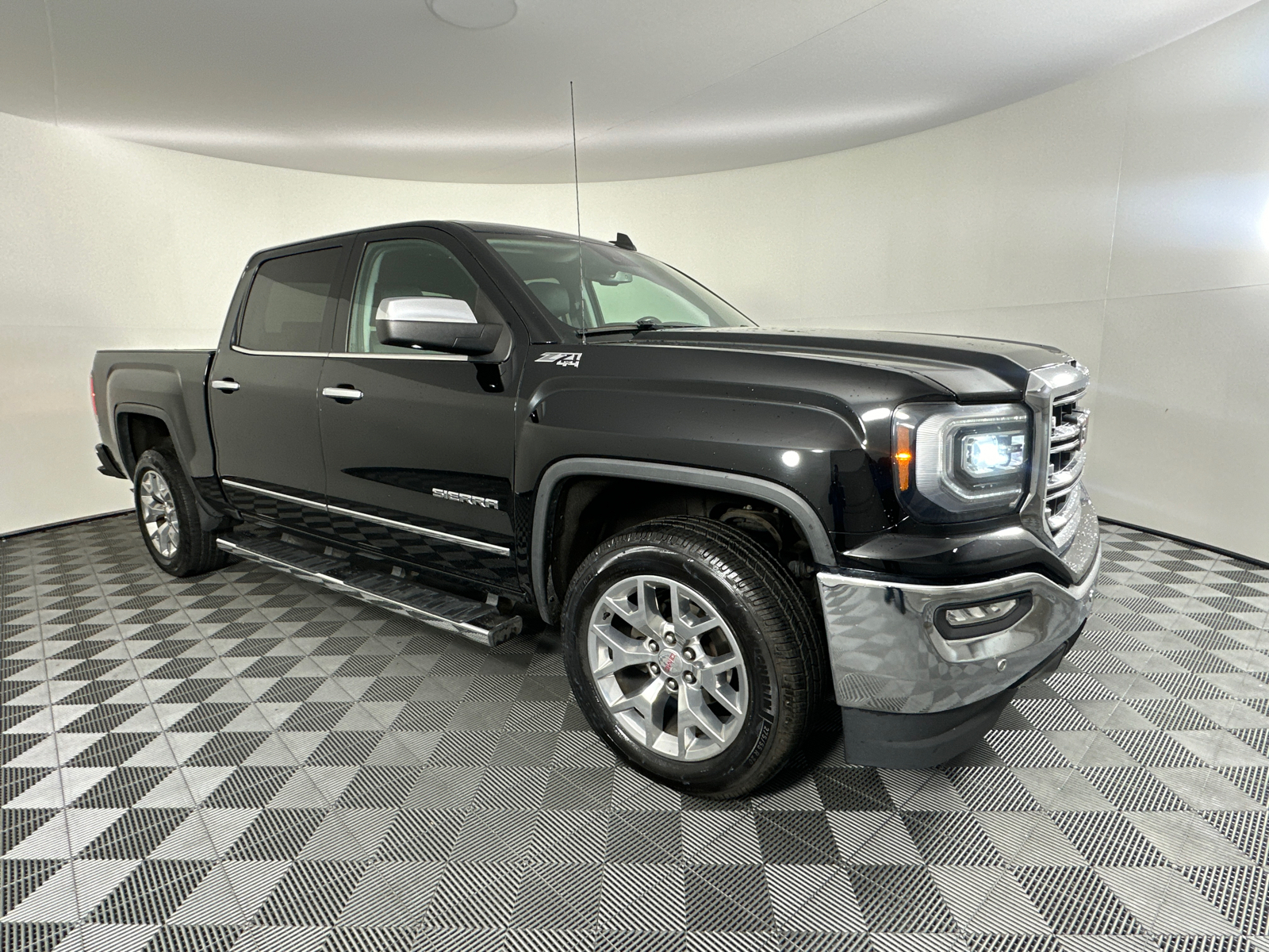 2018 GMC Sierra 1500 SLT 2