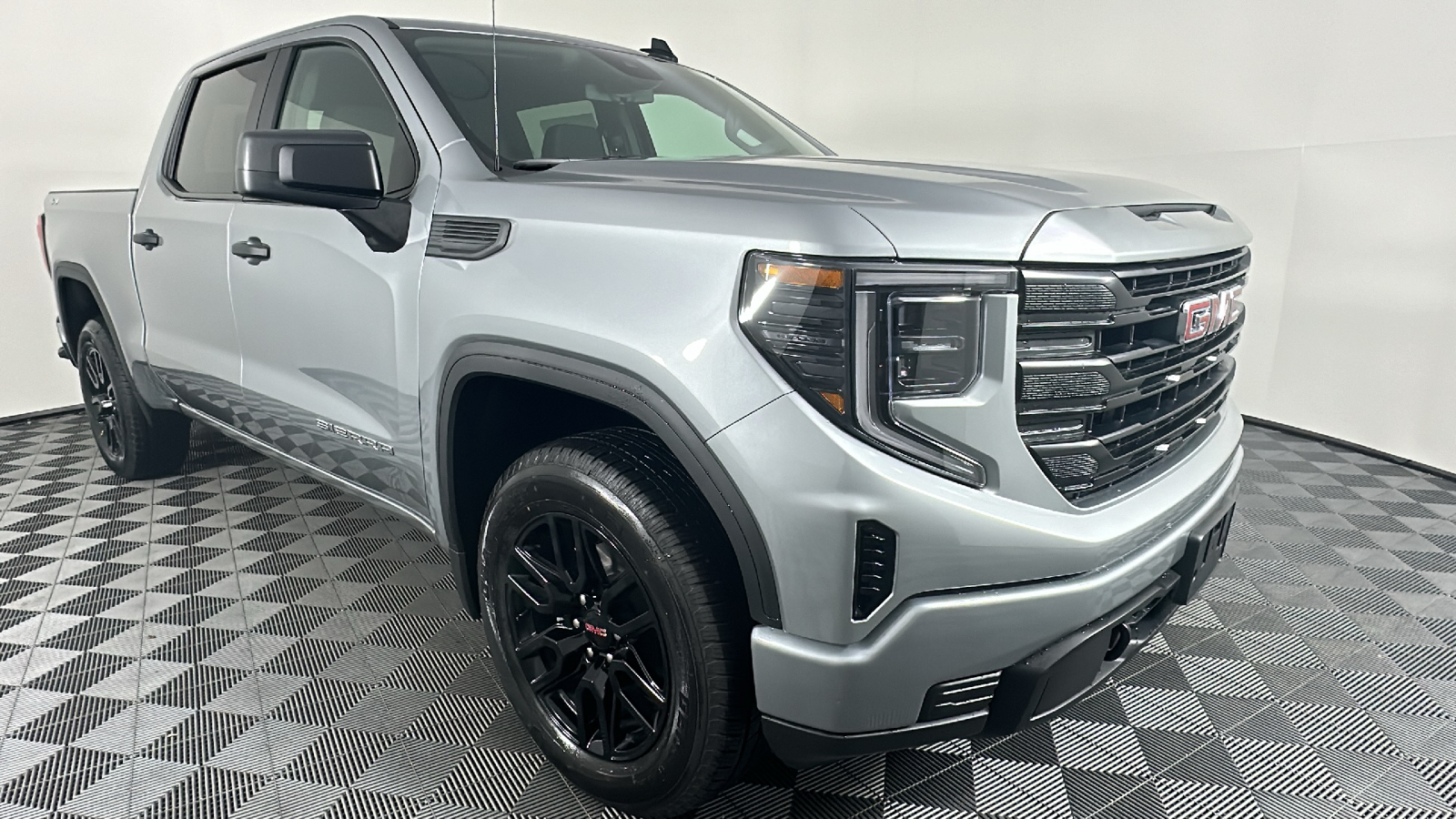 2024 GMC Sierra 1500 Pro 2