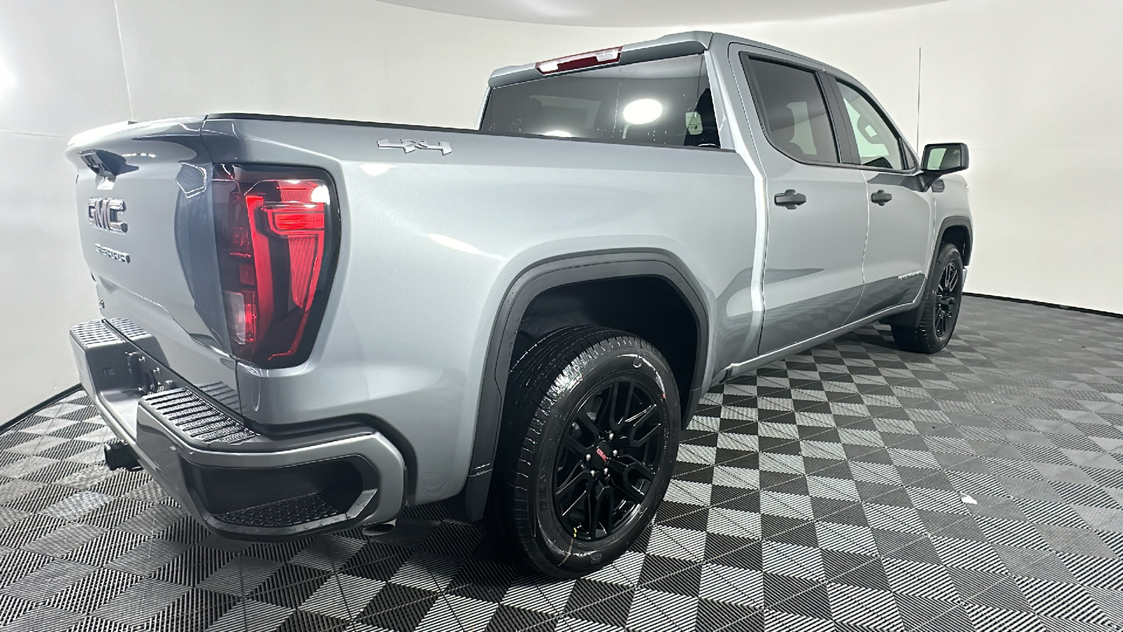 2024 GMC Sierra 1500 Pro 17