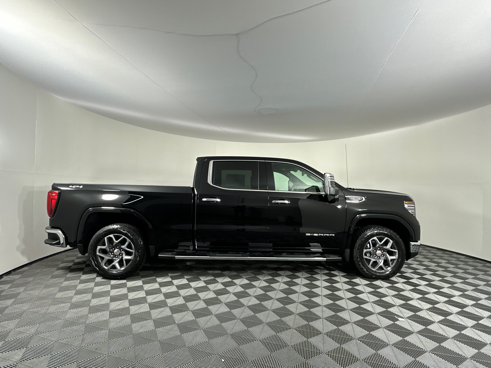 2024 GMC Sierra 1500 SLT 19