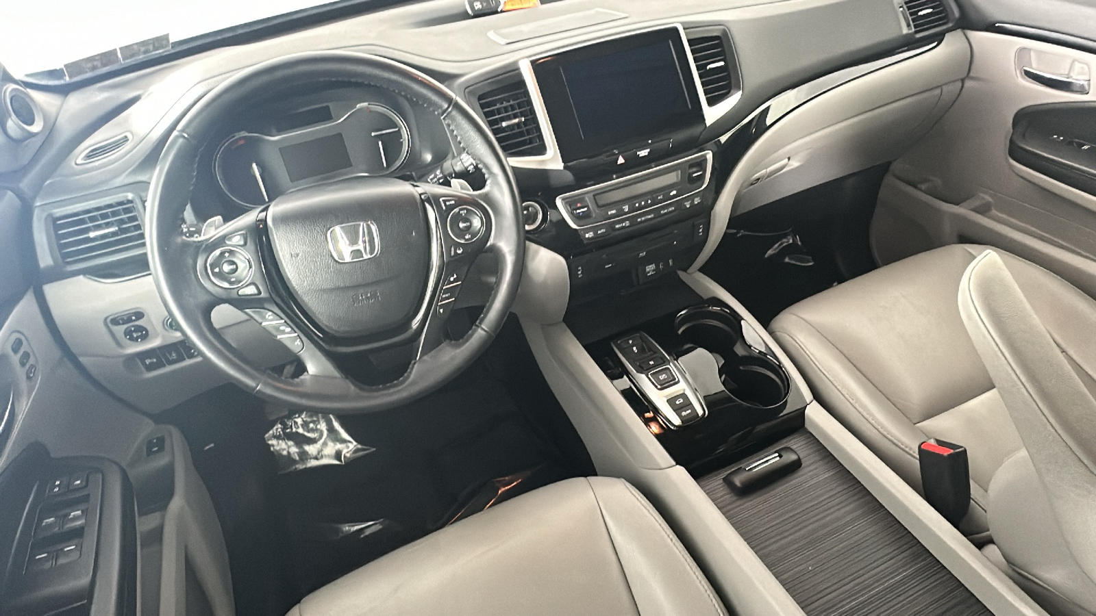 2016 Honda Pilot Touring 32