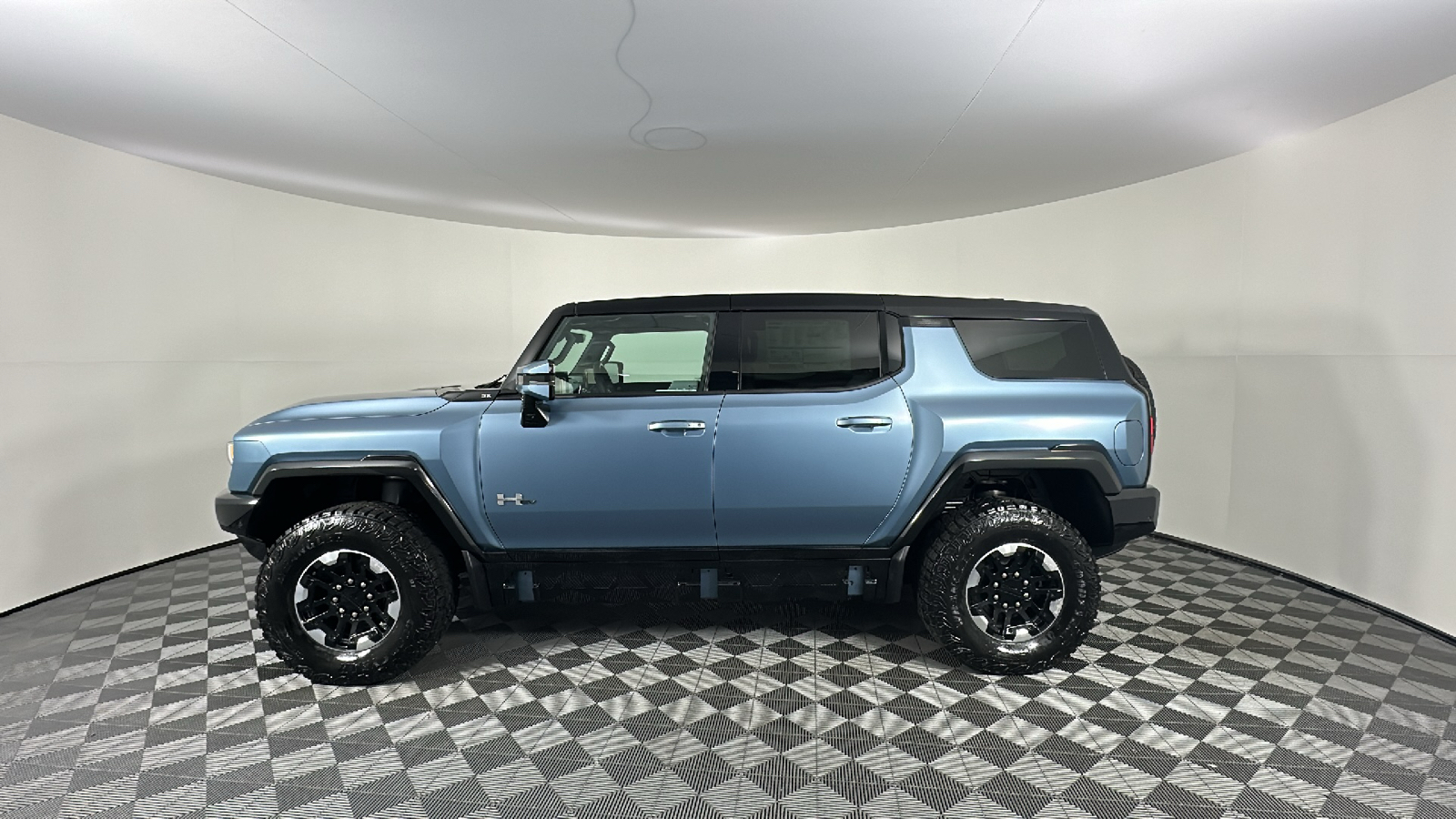 2024 GMC Hummer EV SUV 3X 11