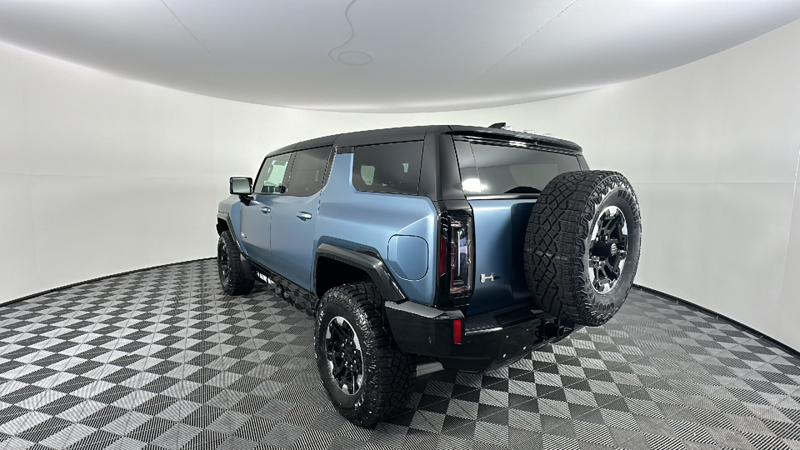 2024 GMC Hummer EV SUV 3X 13