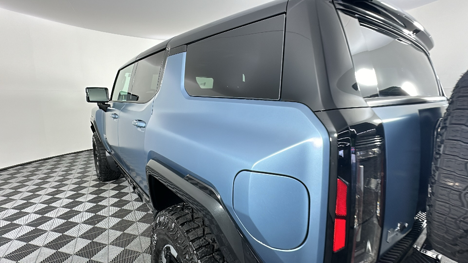 2024 GMC Hummer EV SUV 3X 14